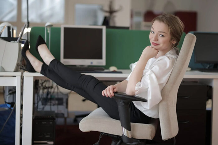 Gleichheit durch Kleidung - gilt für Männer ein strengerer Dresscode als für Frauen?