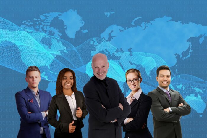 Ressourcenknappheit und Wechselwilligkeit: So meistern Führungskräfte die neuen Herausforderungen