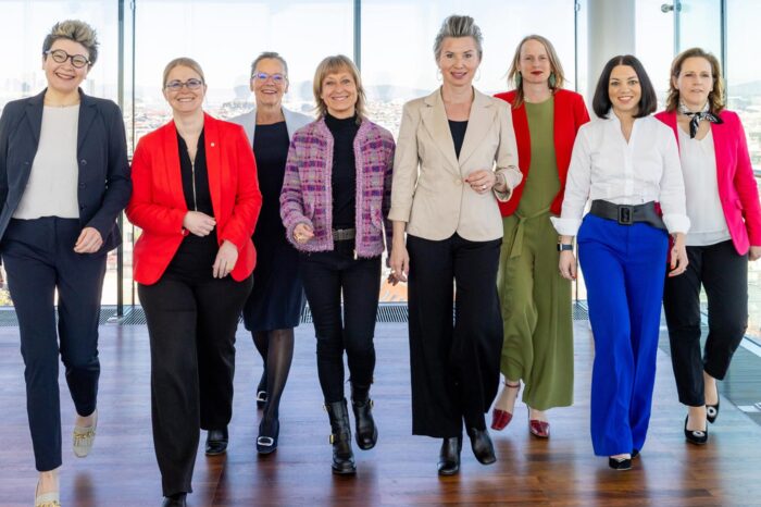 Top-Managerinnen sehen den heimischen Wirtschaftsstandort in Gefahr